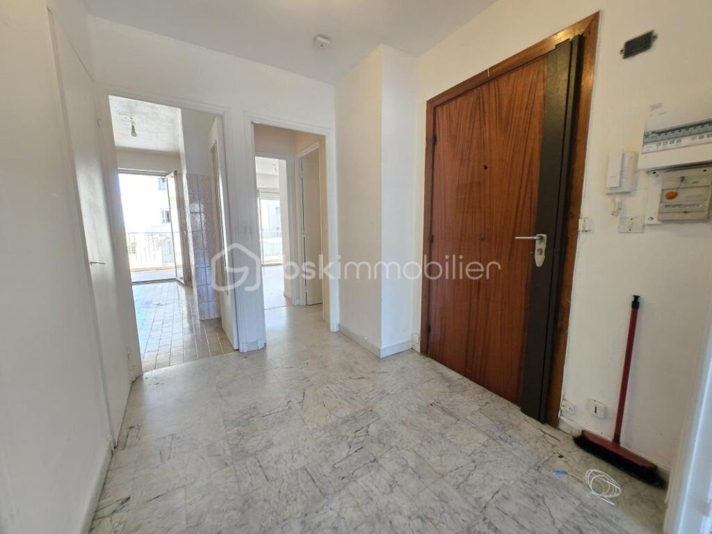 Baisse de prix 313950€ Appartement lumineux avec double balcon et vue mer en cœur urbain – 2 pièces – 1 chambre – 55 m²