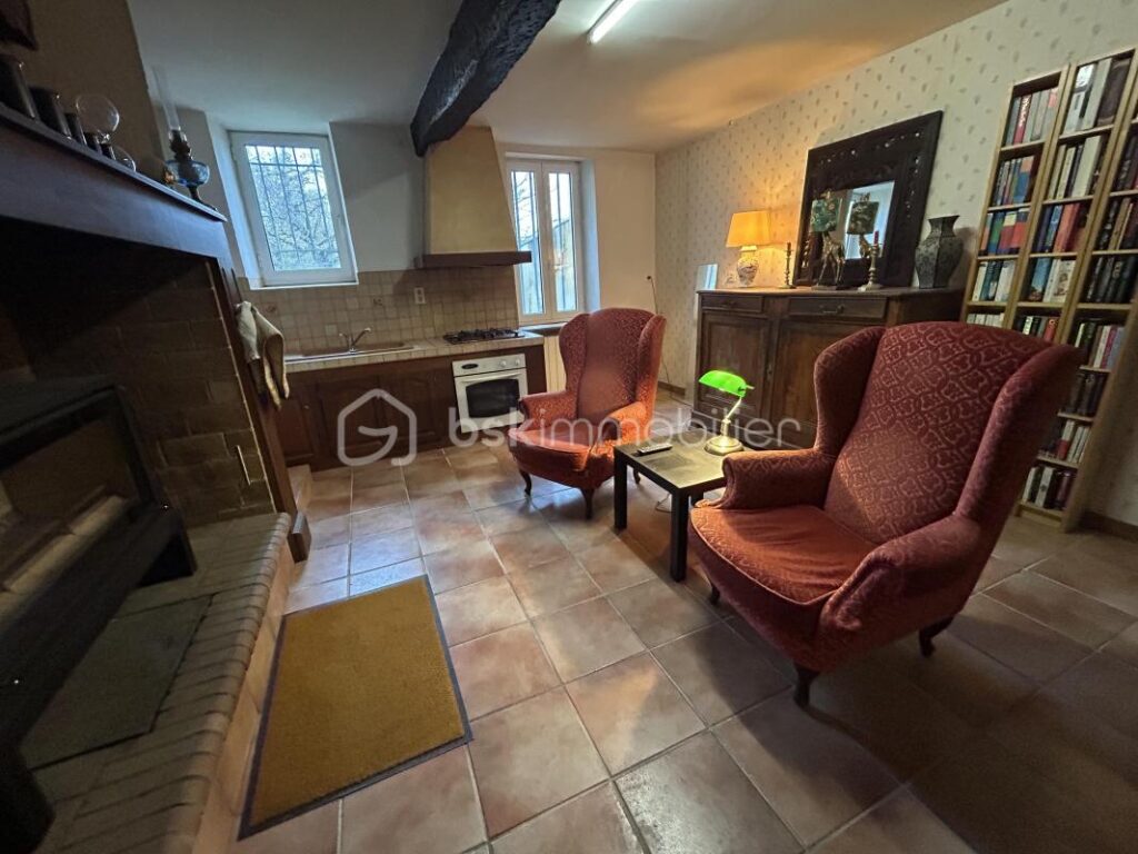 Belle maison en pierres, Dépendances –garage–3 ha 82 – 8 pièces – 6 chambres – 250 m²