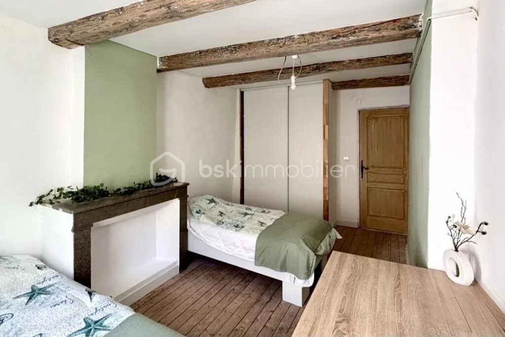 Entre tradition et modernité, découvrez le charme de cette belle maison de village refaite à neuf – 5 pièces – 4 chambres – 113 m²