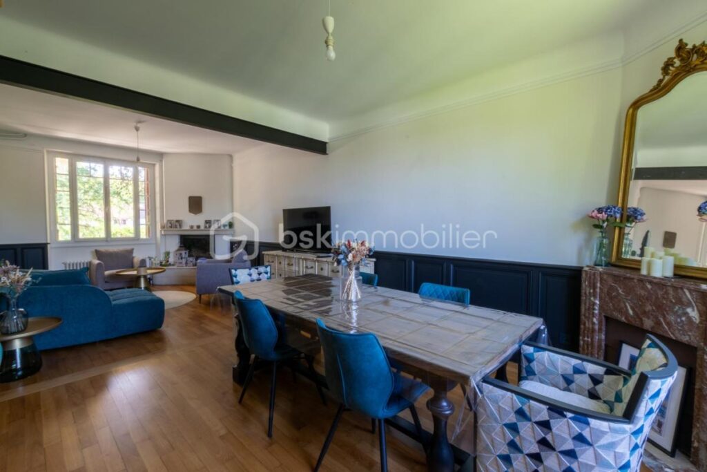 Maison bourgeoise – 8 pièces – 6 chambres – 230 m²