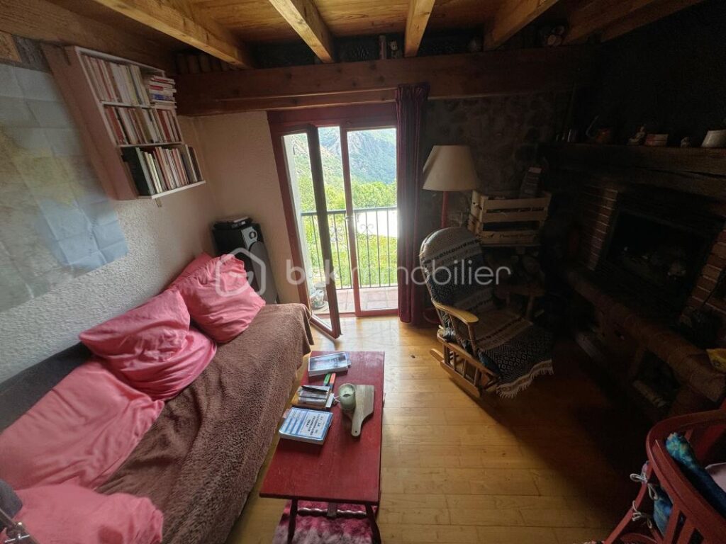 Maison de village avec petit jardin – 3 pièces – 2 chambres – 61 m²