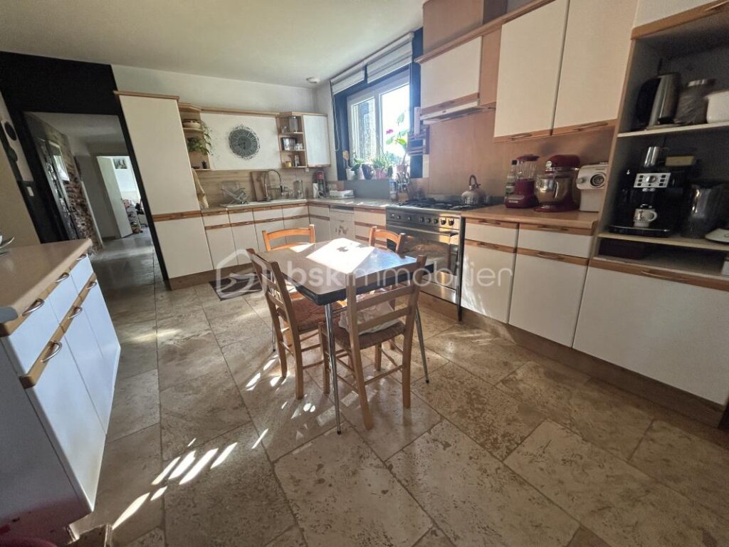 Belle Maison en Pierres – Grand Terrain Arboré – 5 pièces – 4 chambres – 145 m²