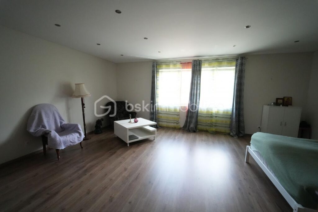 Maison d’architecte à CHARTRETTES de 195m² – 6 pièces – 4 chambres – 195 m²