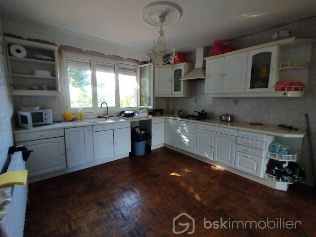 Maison avec terrains divisibles – 6 pièces – 4 chambres – 134 m²