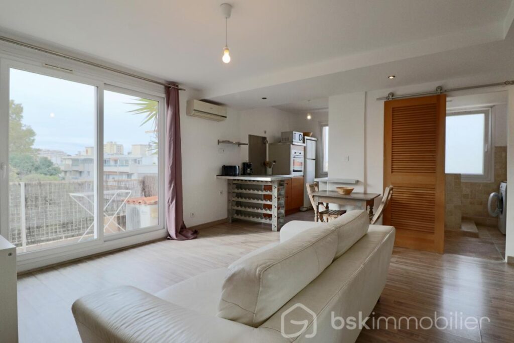 TOULON EST (83100)- Appartement Rénové de 2 pièces avec balcon et Vue dégagée ! – 2 pièces – 1 chambre – 42 m²
