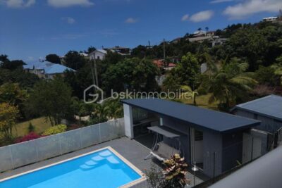 Villa avec piscine jacuzzi et jardin à l&rsquo;île de la Réunion – 7 pièces – 4 chambres – 171 m²