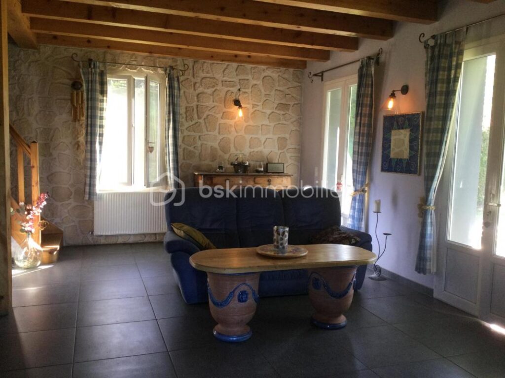 Magnifique Maison sur les monts d’Ardeche – 4 pièces – 3 chambres – 151 m²