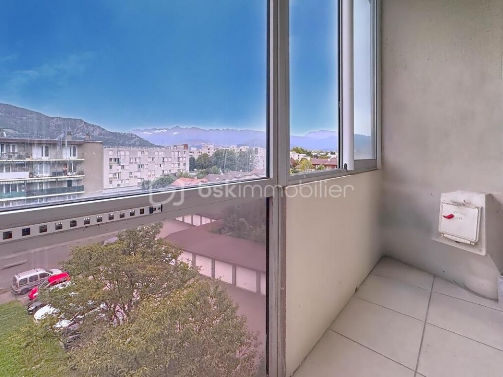 Lumineux T3 traversant avec balcon et loggia – dernier étage au calme – 3 pièces – 2 chambres – 57 m²