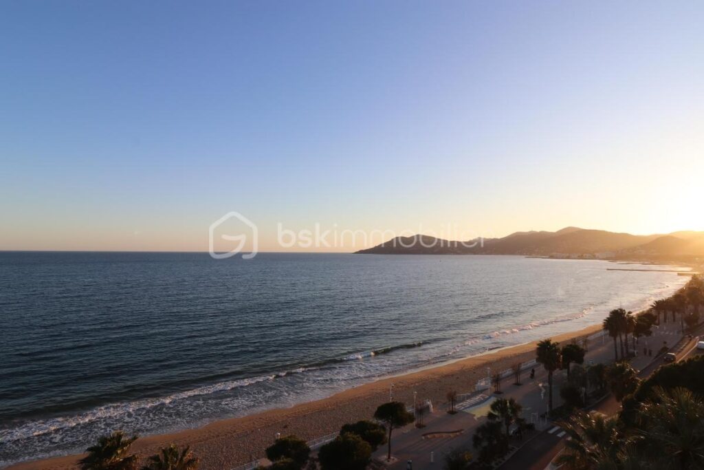 À VENDRE(06) CANNES- Appartement vue mer exceptionnelle, 3 pièces 80 m2 Habitables ! – 3 pièces – NR chambres – 68 m²