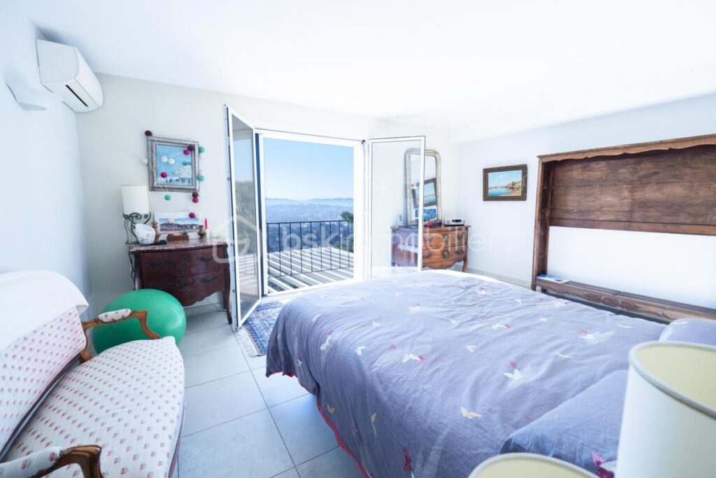 À Vendre – Villa d’Exception au Faron avec Vue Panoramique sur la Rade de Toulon – 6 pièces – 5 chambres – 200 m²