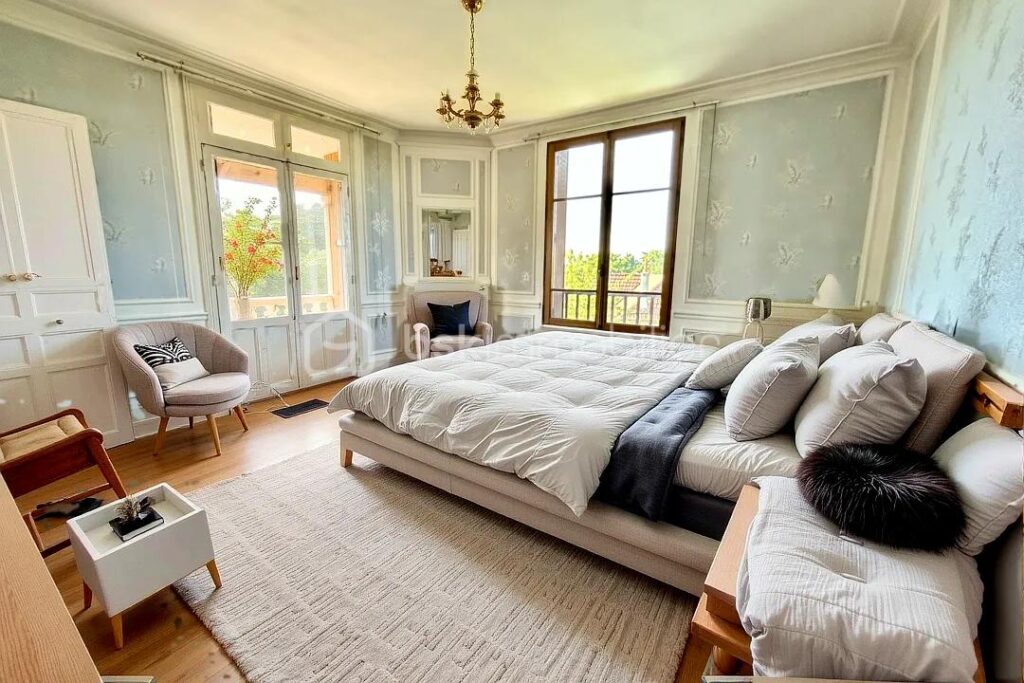 Maison 7 pièces de170m² à CHARTRETTES (77590) – 7 pièces – 6 chambres – 170 m²