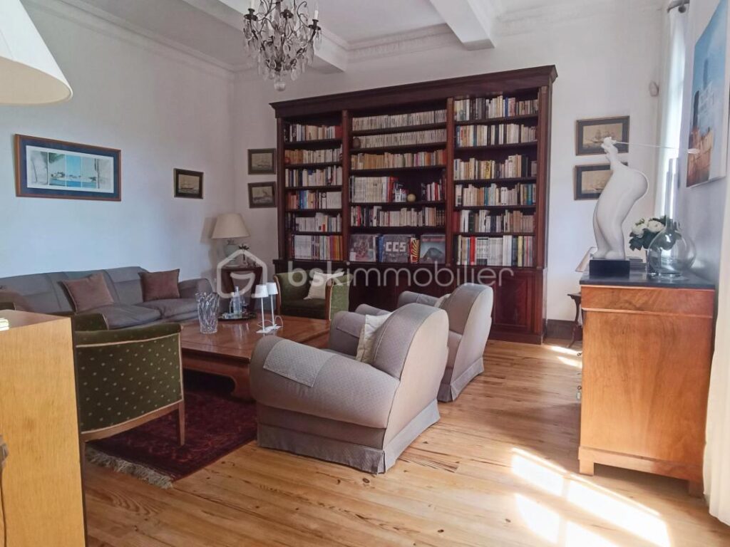 Un Voyage Hors du Temps à Auch – 7 pièces – 4 chambres – 210 m²