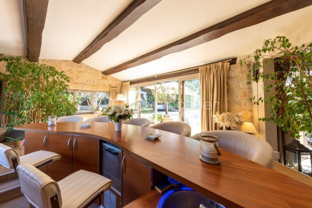 Saint Paul de Vence belle propriété au calme 6 chambres – 10 pièces – 6 chambres – 490 m²