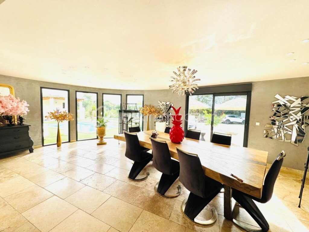 Propriété d’exception de 300m2 – Parc du LUBERON – Corbières en Provence – 10 pièces – 6 chambres – 301 m²
