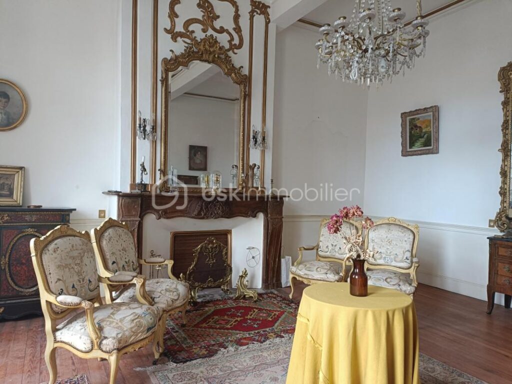 Vivez l’élégance intemporelle dans une maison historique d’Auvillar – 8 pièces – 4 chambres – 488 m²