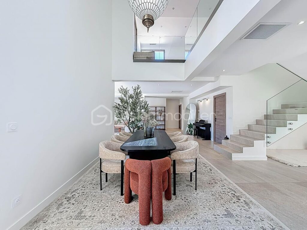 *** VILLA CONTEMPORAINE DE 240 M² SUR 1000 M² AVEC BUREAUX DE 106 M² ET HANGAR DE 200 M² – MONTARNAUD *** – 8 pièces – 4 chambres – 346 m²