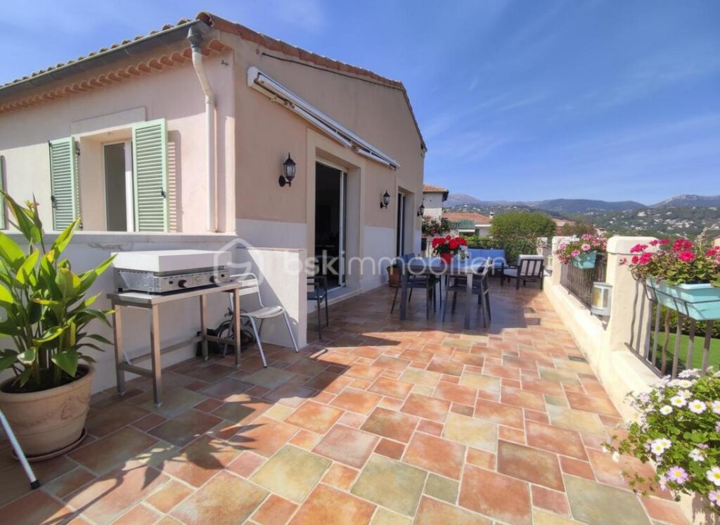 Villa 155 m² divisible en 2 appartements – Jardin, spa-jacuzzi, garage – La Colle-sur-Loup – 5 pièces – 4 chambres – 155 m²