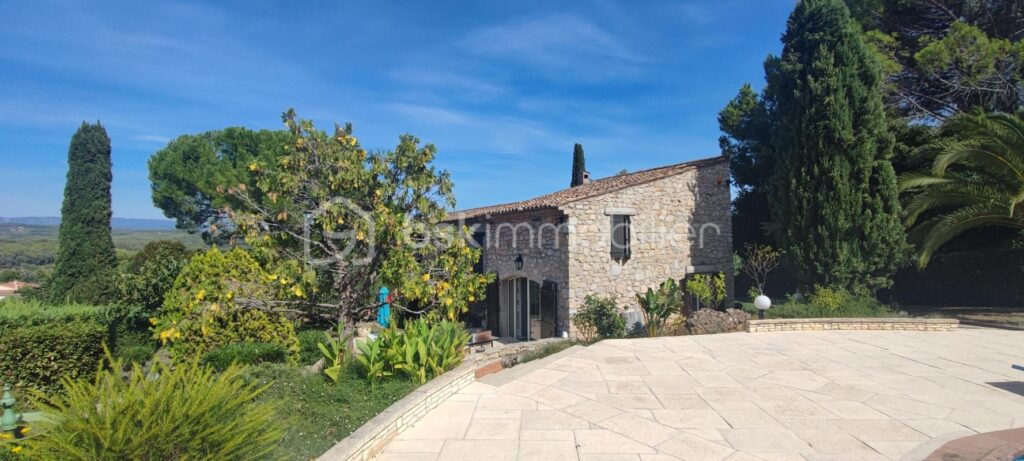 merveilleuse villa de caractere avec T2 indépendant piscine – 7 pièces – 4 chambres – 180 m²