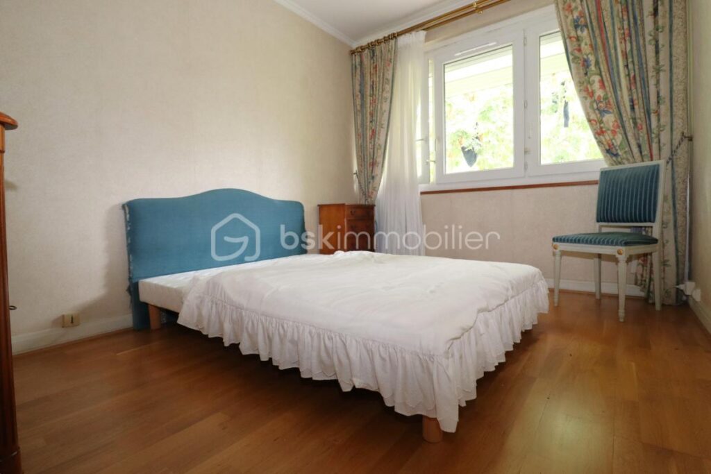 APPARTEMENT TRAVERSANT ET LUMINEUX (3 pièces 59 m²) avec cave et place de parking privative – 3 pièces – 2 chambres – 58 m²