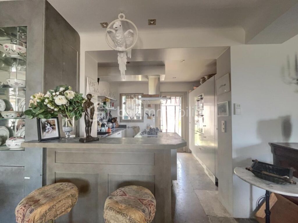 Exceptionnelle Propriété de Prestige avec Maison d’Amis, Piscine et Vues à 360° – 12 pièces – 9 chambres – 341 m²