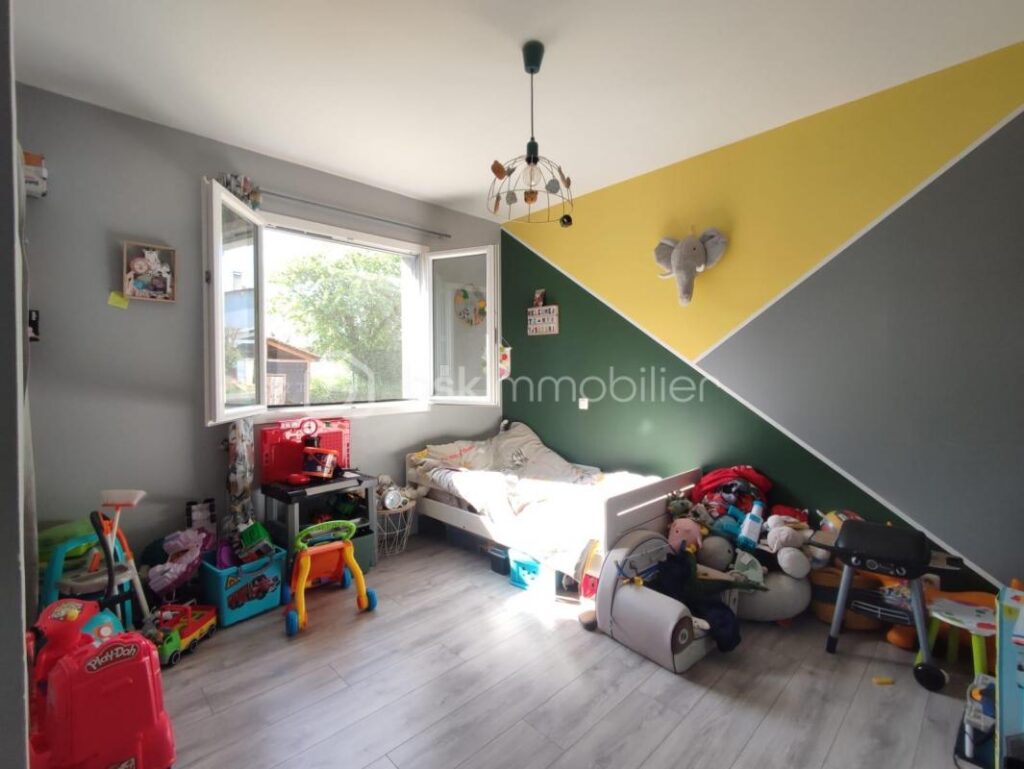 Maison contemporaine paisible à Tauriac – Un havre de tranquillité champêtre – 6 pièces – 5 chambres – 130 m²