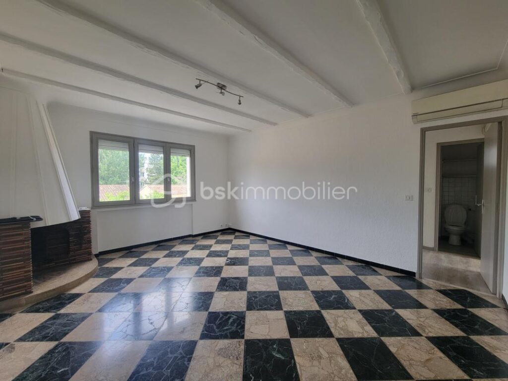 Appartement + garage + local + TRES GRANDE TERRASSE proche centre ville – 3 pièces – 2 chambres – 66 m²