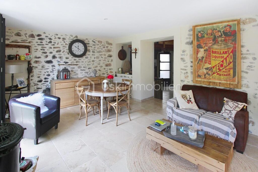 Maison de village en bord de rivière – 9 pièces – 3 chambres – 150 m²