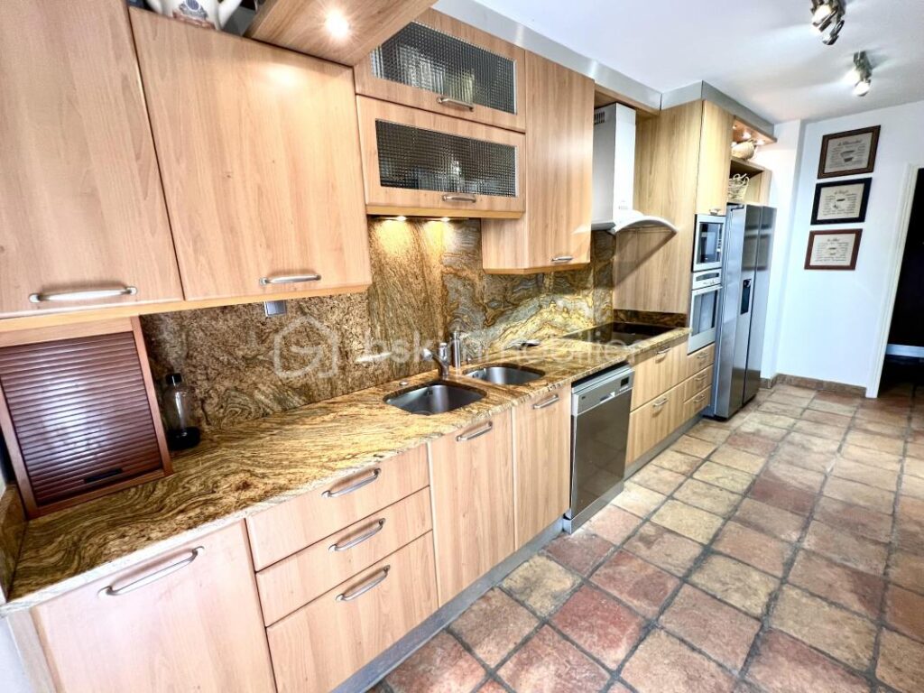 Nice (Saint Pancrace) – Villa d’architecte – Vue mer – Piscine – 6 pièces – 3 chambres – 181 m²