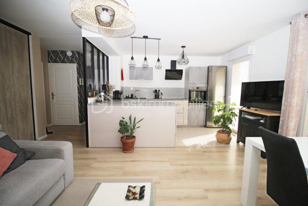 APPARTEMENT COUP DE COEUR NICE OUEST AVEC TERRASSE ET GARAGE – 2 pièces – 1 chambre – 48 m²
