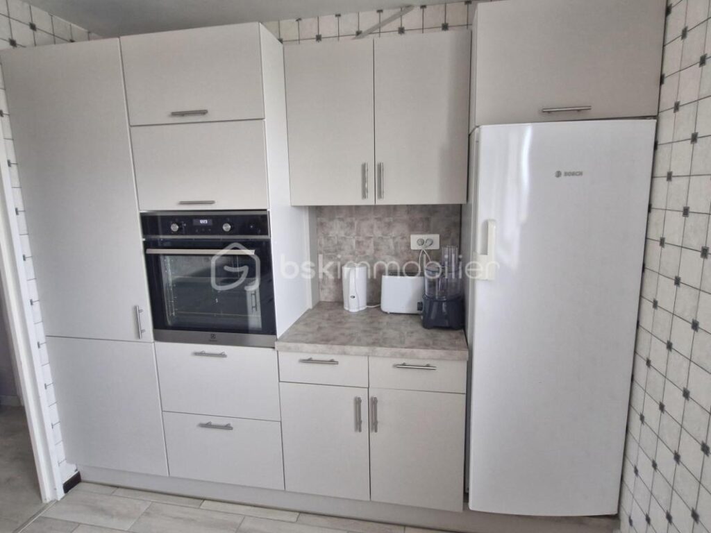 Appartement F3 80m² avec balcon et cave – 3 pièces – 2 chambres – 80 m²