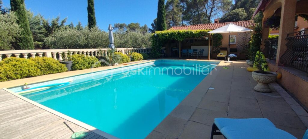Magnifique Maison 160 m2 piscine – 5 pièces – 3 chambres – 160 m²