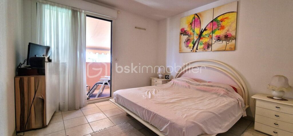 MENTON Bel appartement 2 pièces à 1mn des plages de Menton avec une vue mer – 2 pièces – 1 chambre – 51 m²