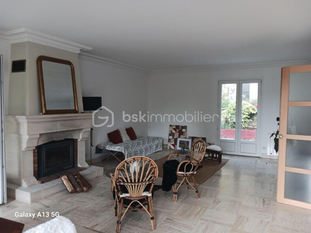 Belle demeure composée de deux maisons – idéale grande famille ou profession libérale – 8 pièces – 4 chambres – 271 m²