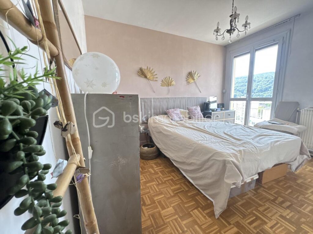 🌟 Échirolles Gabriel Didier – T3 70 m² rénové, parking privatif – 3 pièces – 2 chambres – 70 m²