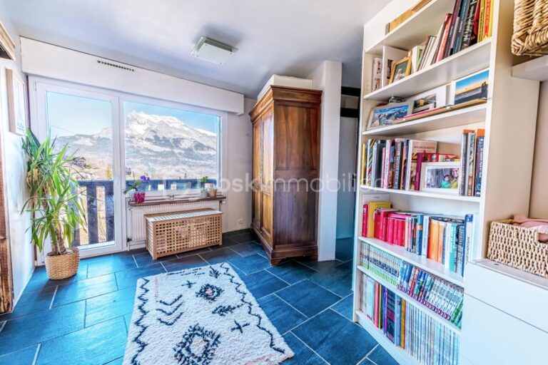 74170 – SAINT GERVAIS LES BAINS – APPARTEMENT 82M2 – 2 CHAMBRES – PROCHE CENTRE ET TÉLÉCABINES – TRAVERSANT, LUMINEUX, CALME – 3 pièces – 2 chambres – 81 m²