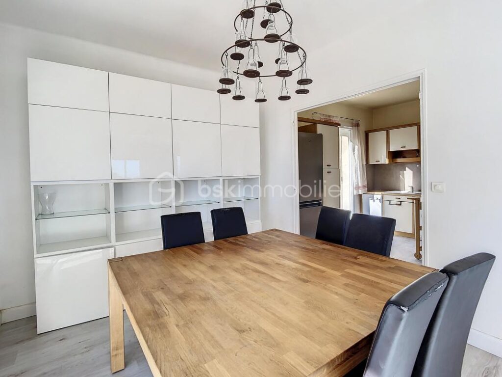 🏡 À Vendre – Maison de 210 m² sur deux niveaux – Quartier recherché à Manosque – 7 pièces – 6 chambres – 210 m²