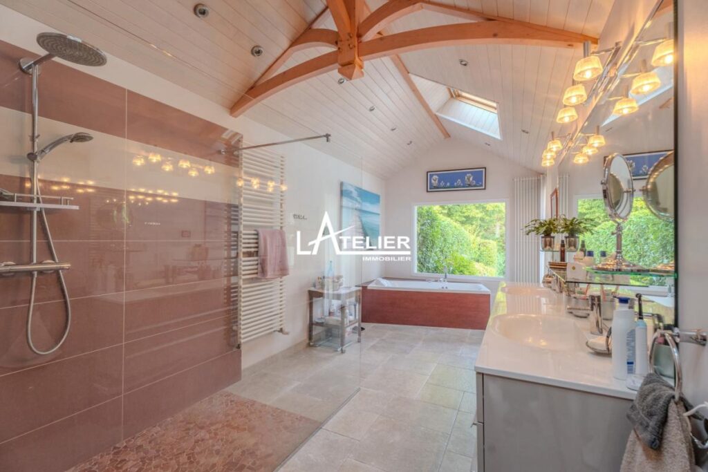 Sautron centre 70m2 pièce de vie, 6ch, vue dégagée sur Cens – 11 pièces – 6 chambres – 230 m²