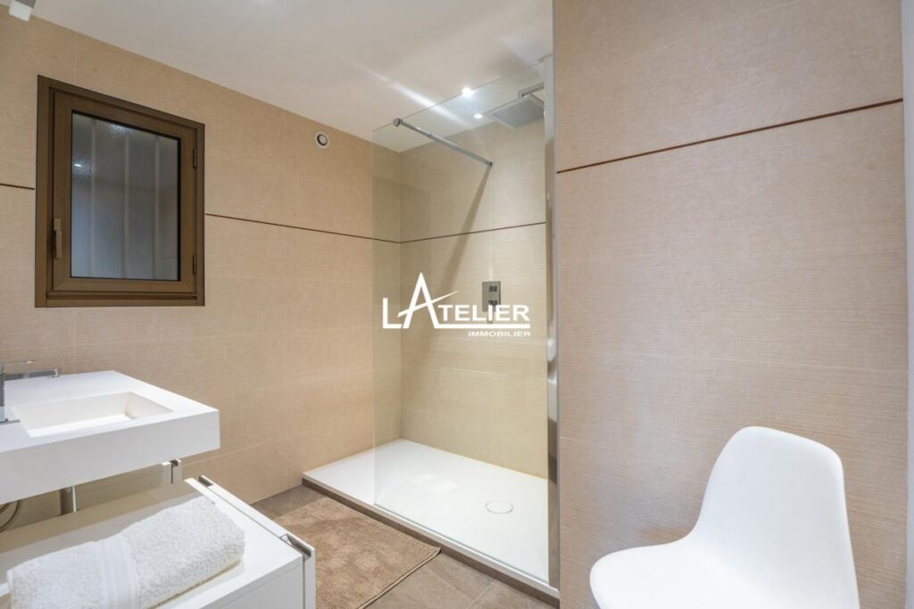 Propriété unique, prairies, carrière et box chevaux – 6 pièces – 5 chambres – 173 m²