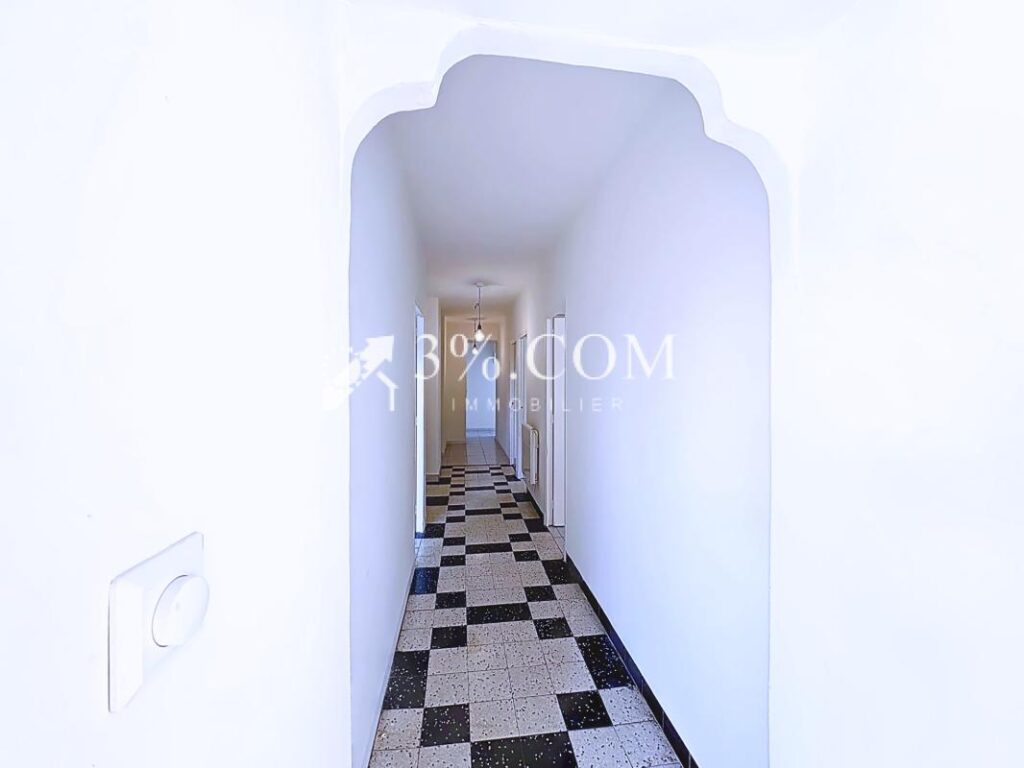 Charmante maison atypique de caractère avec terrasses, studi – 8 pièces – 4 chambres – 183 m²