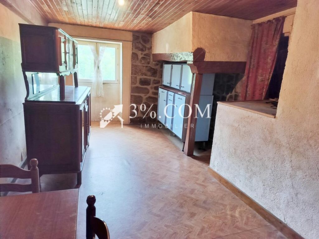 Propriété en pierre de 195m2 habitables et toutes ses dépend – 8 pièces – 5 chambres – 195 m²