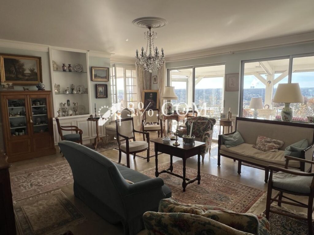 3%. COM IMMOBILIER À CHAUVIGNY VILLA COUP DE COEUR – 7 pièces – 4 chambres – 246 m²