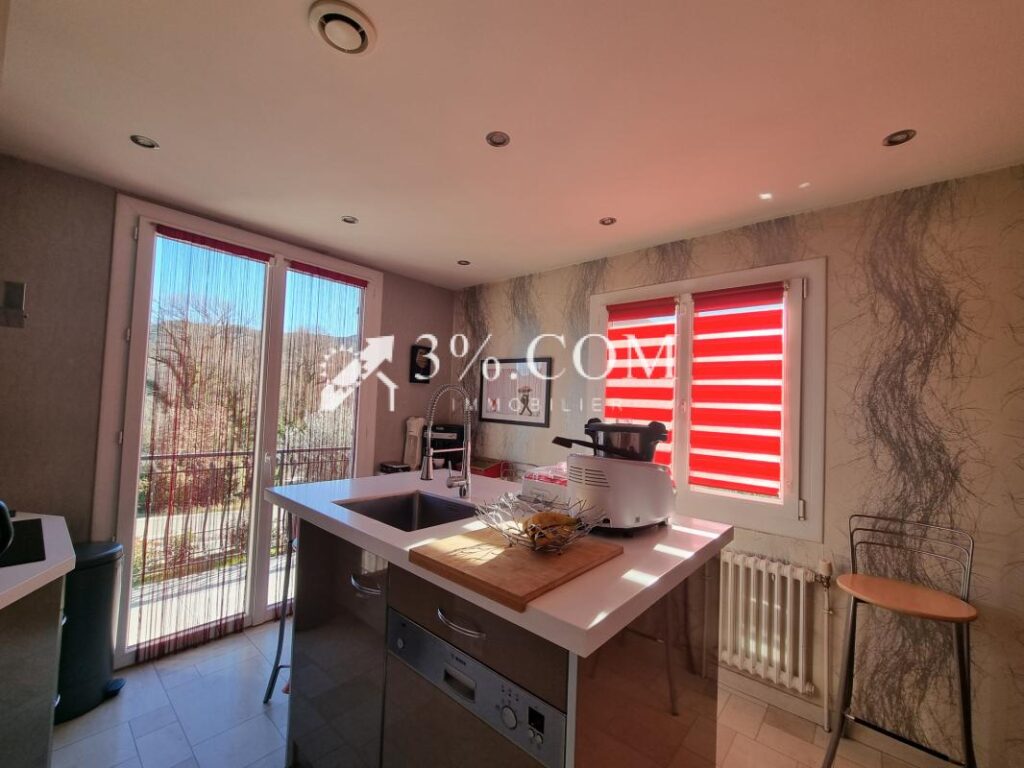 MAISON 119 m2 RENOVEE EN 2020 – 2 NIVEAUX – 3 CHAMBRES – TER – 6 pièces – 3 chambres – 119 m²