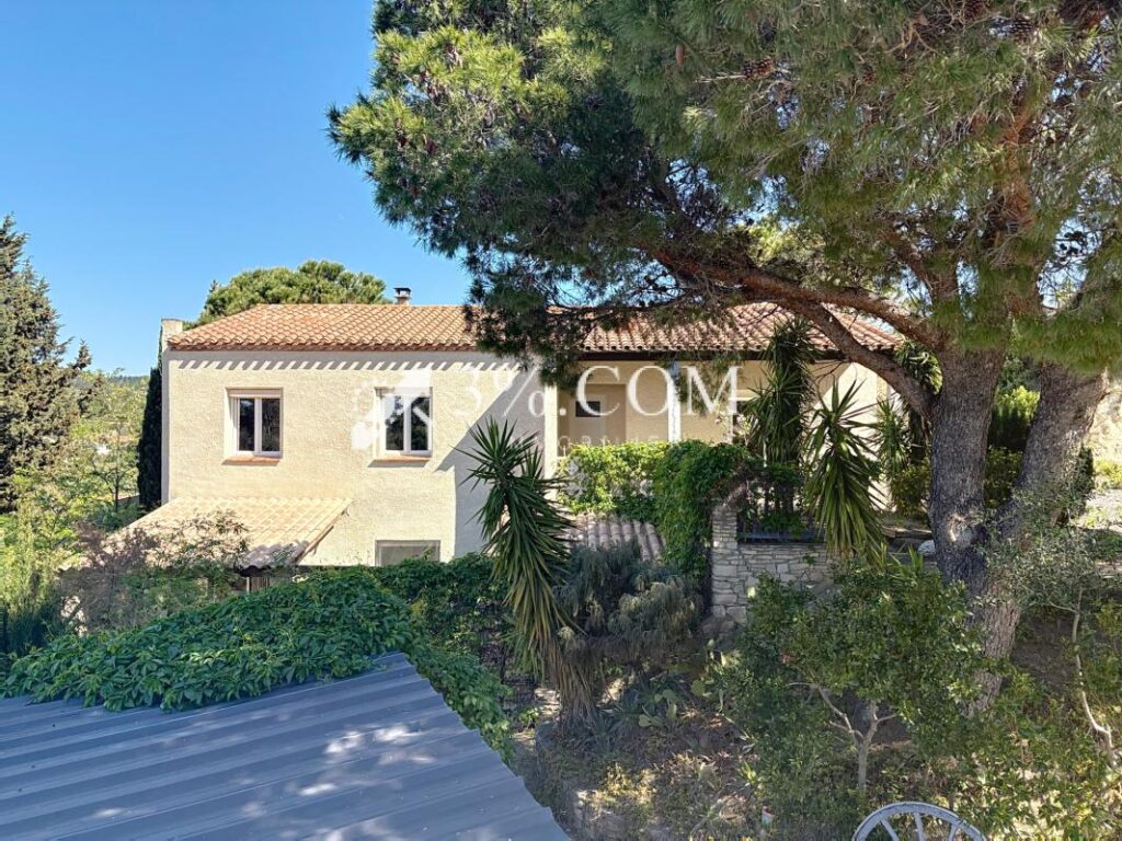 Charmante Maison de 178 m2 +Local professionnel de 150 m2 d – 8 pièces – 4 chambres – 178 m²