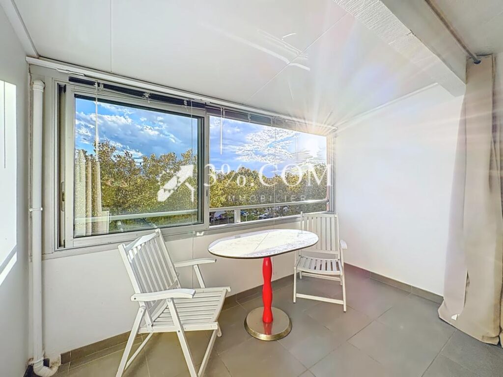 Studio de 24.85 m2 avec loggia, cellier & parking à Gruissan – 1 pièce – NR chambres – 24 m²