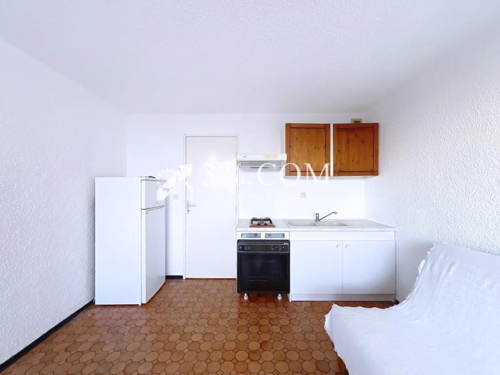 Studio de 27.4 m2 avec loggia, vue sur les Salins, piscine e – 1 pièce – NR chambres – 27 m²