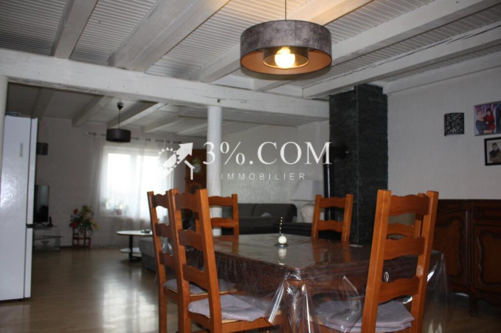 Maison de caractère 162 m2 combles aménageables 6,90 are – 5 pièces – 4 chambres – 162 m²