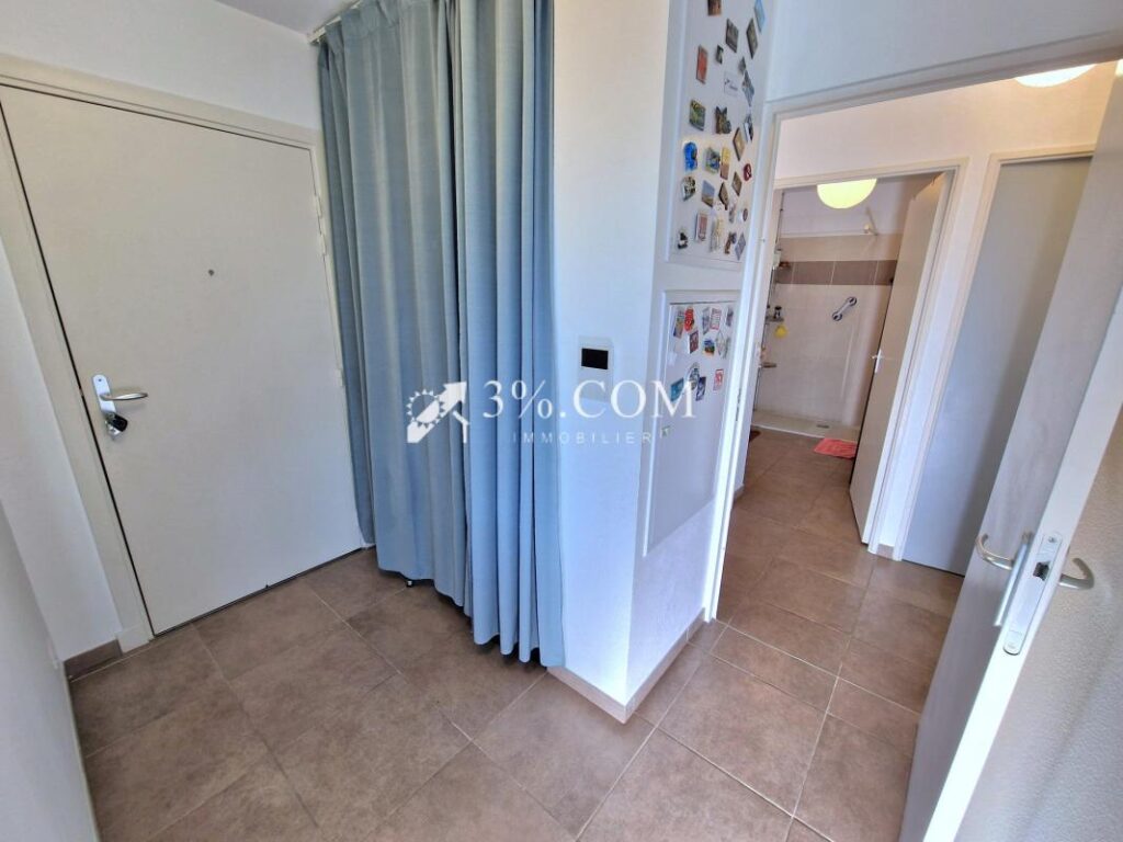 Appartement récent avec piscine et deux parkings – 3 pièces – 2 chambres – 61 m²