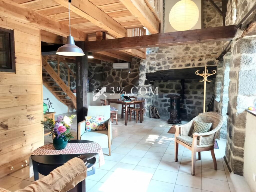 Mas de caractère en pierre de pays de 266m2 – idéal gîte – 11 pièces – 6 chambres – 266 m²