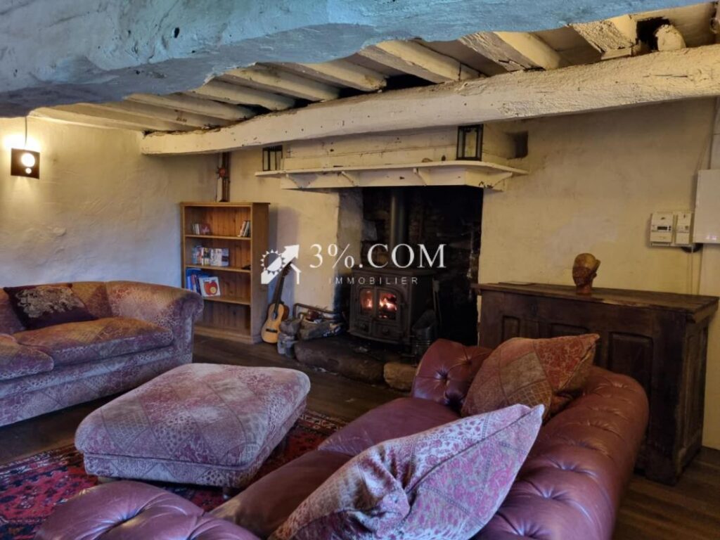 Jolie maison en pierres avec petite dépendance – 5 pièces – 3 chambres – 107 m²