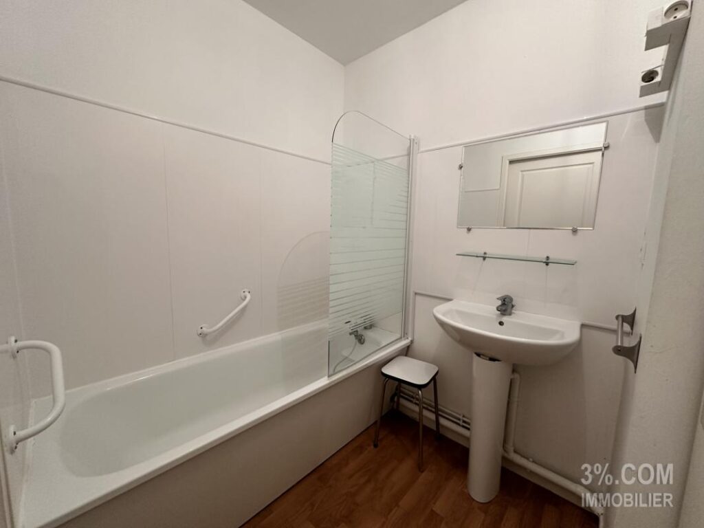 APPARTEMENT DERNIER SOUS – 3 pièces – 2 chambres – 63 m²